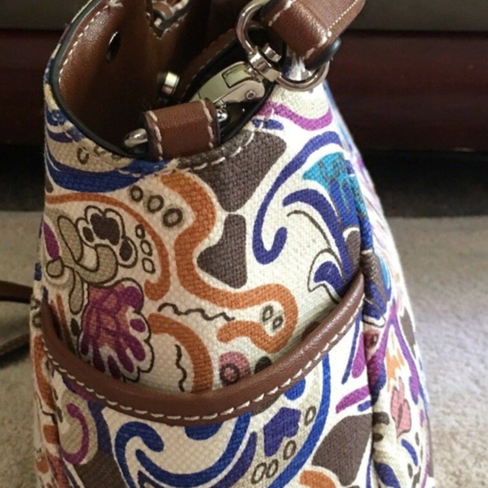 RELIC PAISLEY‎ BAGUETTE TOTE - Picture 2 of 8